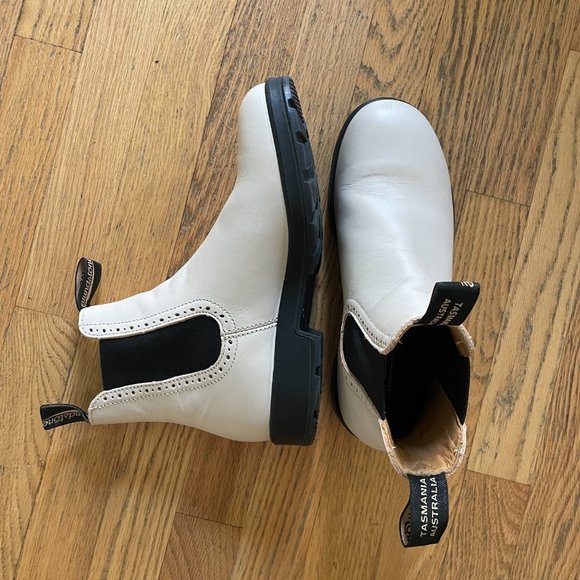 Blundstone Women's Light Tan and Black Ankle Boots - Picture 3 of 12